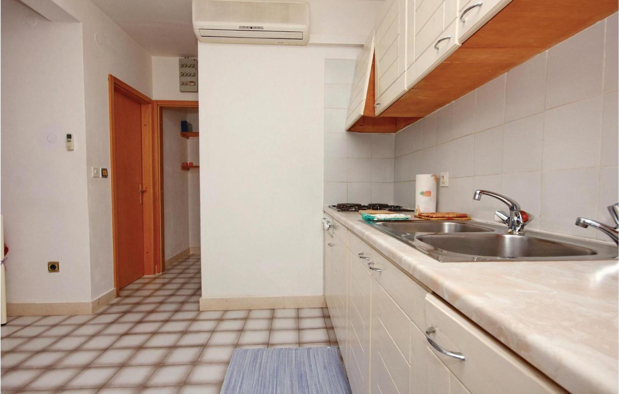 Beautiful Apartment In Prizba With Wifi Exteriör bild